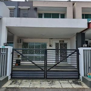 Triple A Homestay Ipoh Exterior photo