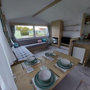 Ferienwohnung Woofles Luxury Caravan At Knaresborough Lido Exterior photo