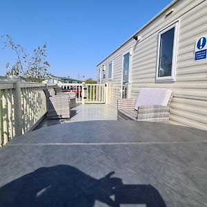 Villa Luxury 2019 8 Berth Caravan With Hot Tub @ Tattershall Lakes Exterior photo