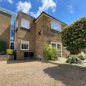 Ferienwohnung Delf Stream, Close To Town With Lovely Sunny Terrace Sandwich Exterior photo