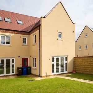 6 Bedroom New Build Detached House In Bicester Exterior photo
