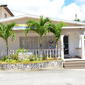 Bonanza Apartments Oistins Exterior photo