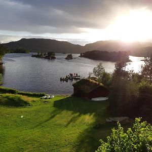 Teigen Leirstad, feriehus og hytter Eikefjord Exterior photo