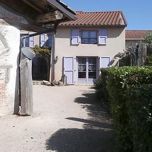 Hotel GITE DU ROY D'AMONT  Lagnieu Exterior photo