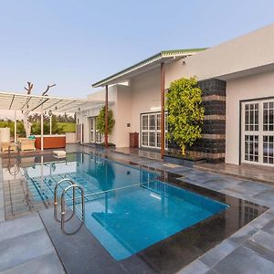 Stayvista'S Villa Cobblestone With Pool, Terrace & Gazebo Nashik Exterior photo