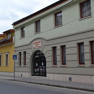 Hotel Althann Vendeghaz Es Konferencia Koezpont Vác Exterior photo