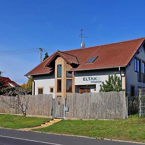 Hotel Eltako Penzion Karlsbad Exterior photo