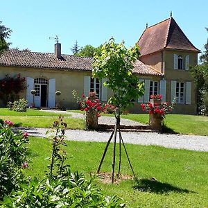 Bed and Breakfast Au Chateau Juillac Juillac  Exterior photo