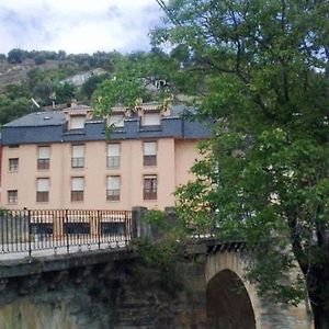 Hotel Hostal Restaurante Mendez Villafranca Del Bierzo Exterior photo