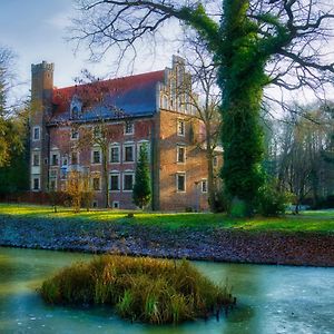 Bed and Breakfast Zamek Na Wodzie W Wojnowicach Wojnowice  Exterior photo