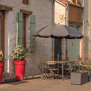 Bed and Breakfast Aupres Du Chateau Tanlay Exterior photo