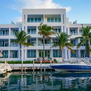 Zenza Boutique Hotel Turtle Cove Exterior photo