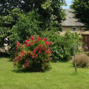 Hotel Gite Le Tilleul De La Fontaine Alluy Exterior photo