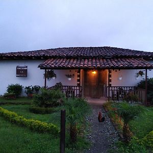 Villa Hacienda Cafetera La Gaviota Chinchiná Exterior photo