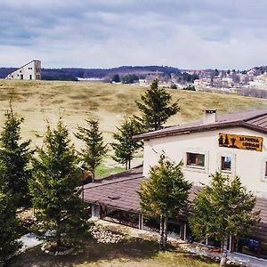 Hotel La Popasul Cerbului Semenic Exterior photo