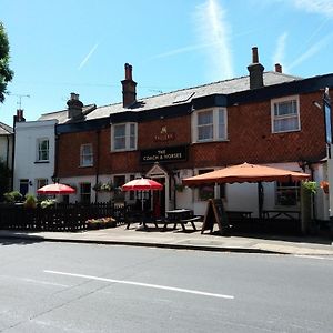 Hotel Coach And Horses Chertsey Exterior photo