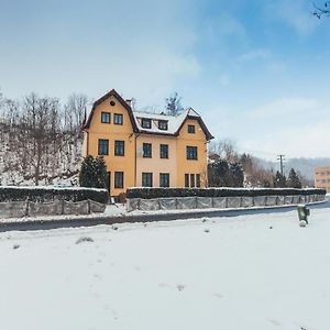 Gasthaus Schupplerova Vila Hostejn Exterior photo