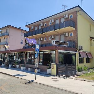 Albergo Elena Lido delle Nazioni Exterior photo