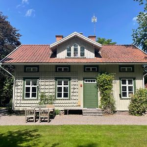 Bed and Breakfast Aeppelgarden Mariestad Exterior photo