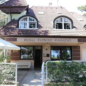 Hotel Berg Toboz Panzió Pécs Exterior photo