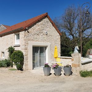 Gites Les Ecuries Saserang Mouilleron Exterior photo