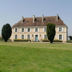 Bed and Breakfast Chateau Du Bourbet Cherval Exterior photo