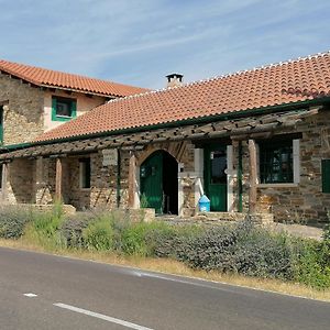 Hotel Hosteria Casa Flor Murias de Rechivaldo Exterior photo