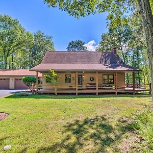 Villa Riverfront Oconto Cabin With Fire Pit And Yard! Exterior photo