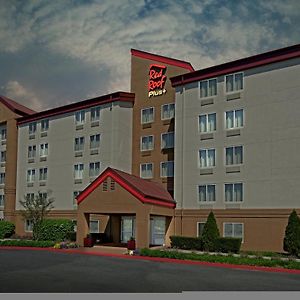 Hotel Red Roof Plus Long Island - Garden City Westbury Exterior photo