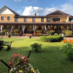 Bed and Breakfast Stajnia Pod Debem Starachowice Exterior photo