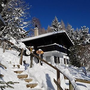 Villa Charming Chalet With Panoramic View And Private Parking In Gruyere Greyerz Exterior photo