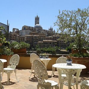 Bed and Breakfast Residenza D'Epoca Campo Regio Relais Siena Exterior photo