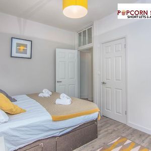 Monthly Off - 6 Guest - 4 Beds - Free Parking By Popcorn Serviced Short Lets & Accommodation High Wycombe Exterior photo