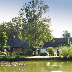 Hotel La Lune Lake Joue-en-Charnie Exterior photo