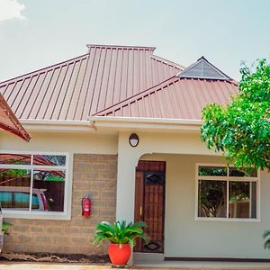 Ferienwohnung Randa Family House - Moshi Himo Exterior photo