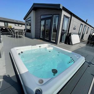 Indulgence Lakeside Lodge I3 With Hot Tub, Private Fishing Peg Situated At Tattershall Lakes Country Park Exterior photo