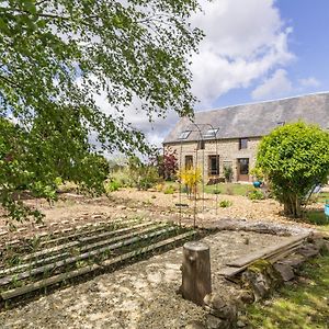 Bed and Breakfast Le Jardin Des Fees Savigny-le-Vieux Exterior photo