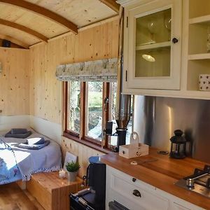 Ferienwohnung Handcrafted Shepherds Hut Toppesfield Exterior photo