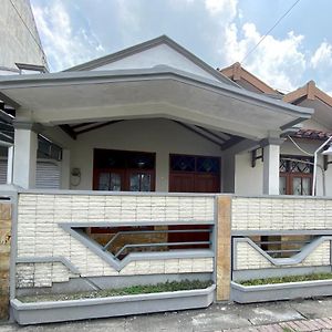 Villa Aw Simply House Yogyakarta Ngabean Exterior photo