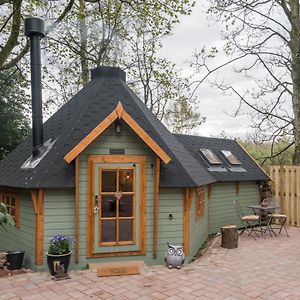 Punch Tree Cabins Couples Outdoor Bath Carluke Exterior photo