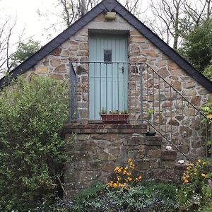 Ferienwohnung Cozy Camborne Studio Retreat With Two Single Beds Exterior photo