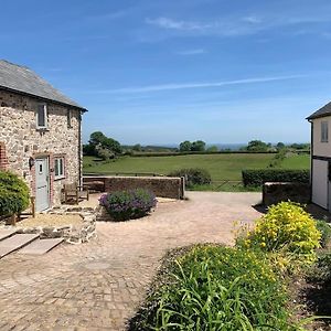 Villa The Granary At Pentregaer Ucha, Tennis Court & Lake. Oswestry Exterior photo