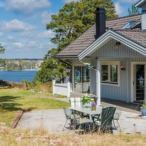 Elegant Home With Stunning Sea View And Garden Stockholm Exterior photo