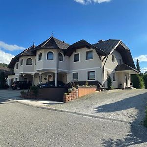 Ferienwohnung Gästehaus Haselgruber Reifnitz Exterior photo