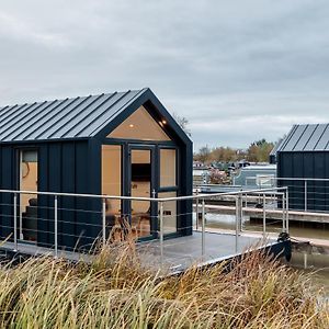 Ferienwohnung Tattenhall Marina Floating Pods Hargrave Exterior photo