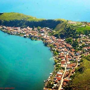 Ferienwohnung Vila Du Lac Blue Pogradec Exterior photo