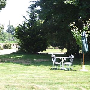 Bed and Breakfast Le Camelia A Manoir Sainte Cecile Juvigny-Val-d'Andaine Exterior photo