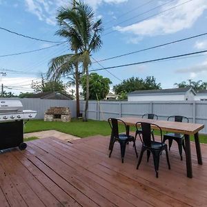 Villa Renovated 2 Bd With Private Hot Tub 6 Min To Hardrock Casino Fort Lauderdale Exterior photo