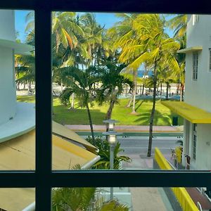Beachfront Apt In Carlyle Hotel On Ocean Drive Miami Beach Exterior photo