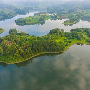 Lake Bunyonyi Eco Resort Chabahinga Exterior photo